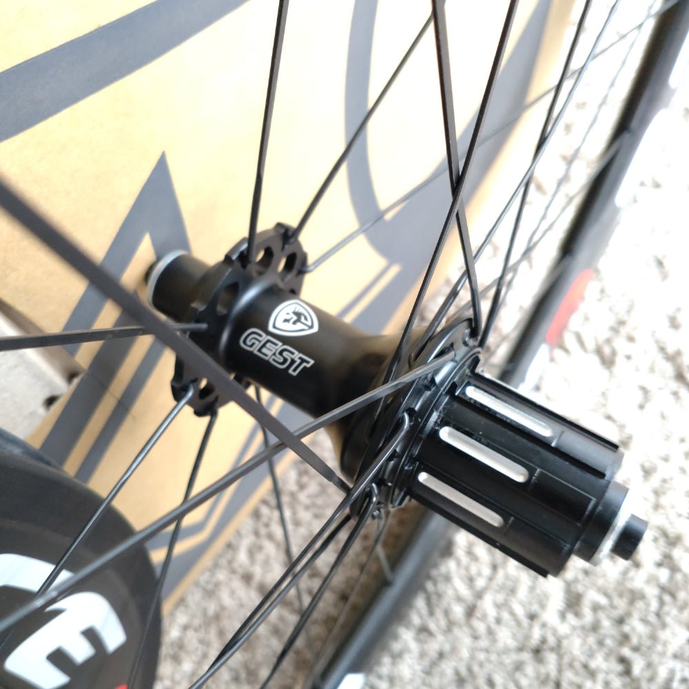 aero laufradsatz rennrad GEST Balance C55 CARBON Rennrad Aero Laufradsatz Clincher – RAAAD.de
