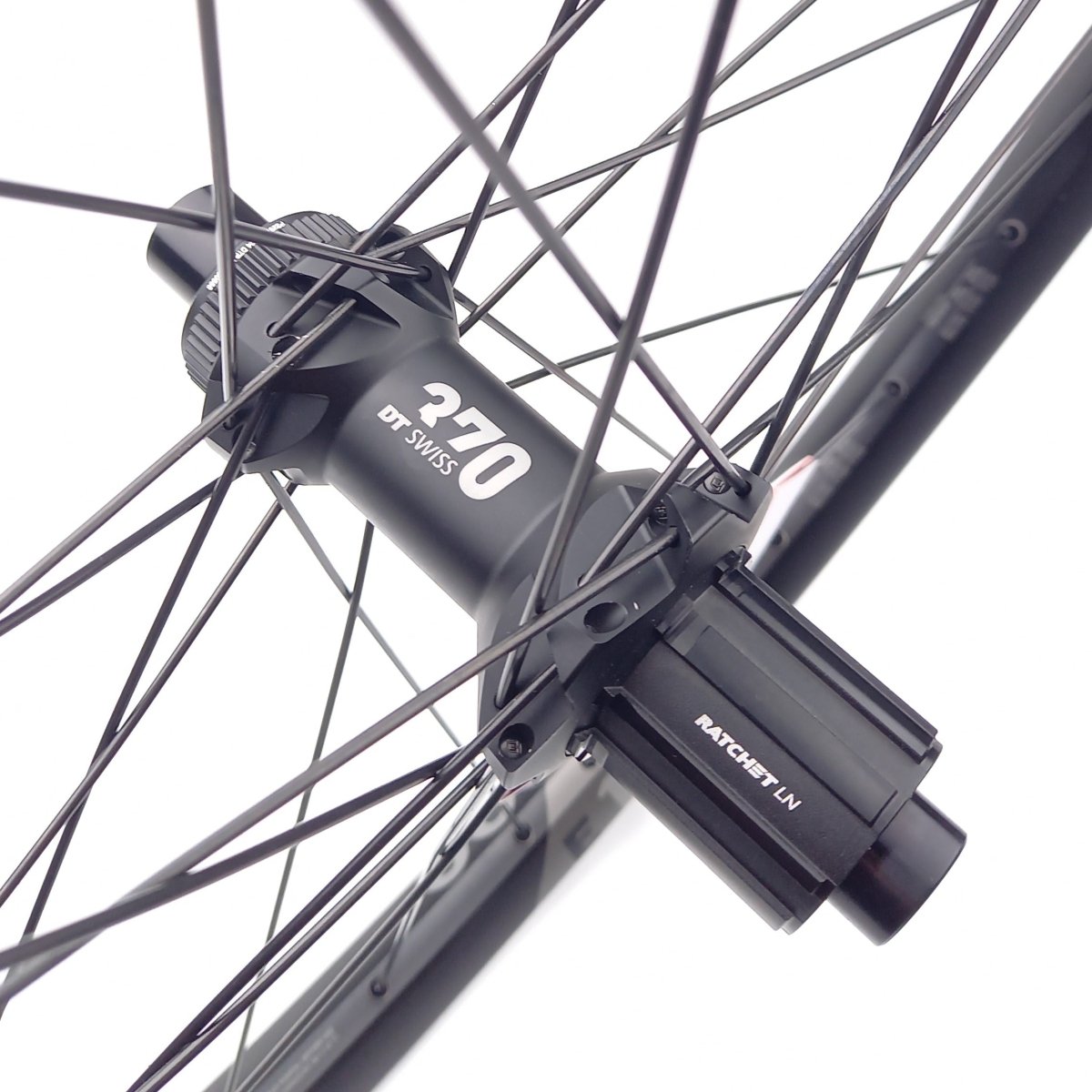 Inkl. 2 DT Swiss 6-Loch Adapter: DT Swiss Laufradsatz E 1900 Spline 30 29 Zoll Centerlock 15x100 mm / 12x142 mm - RAAAD.de